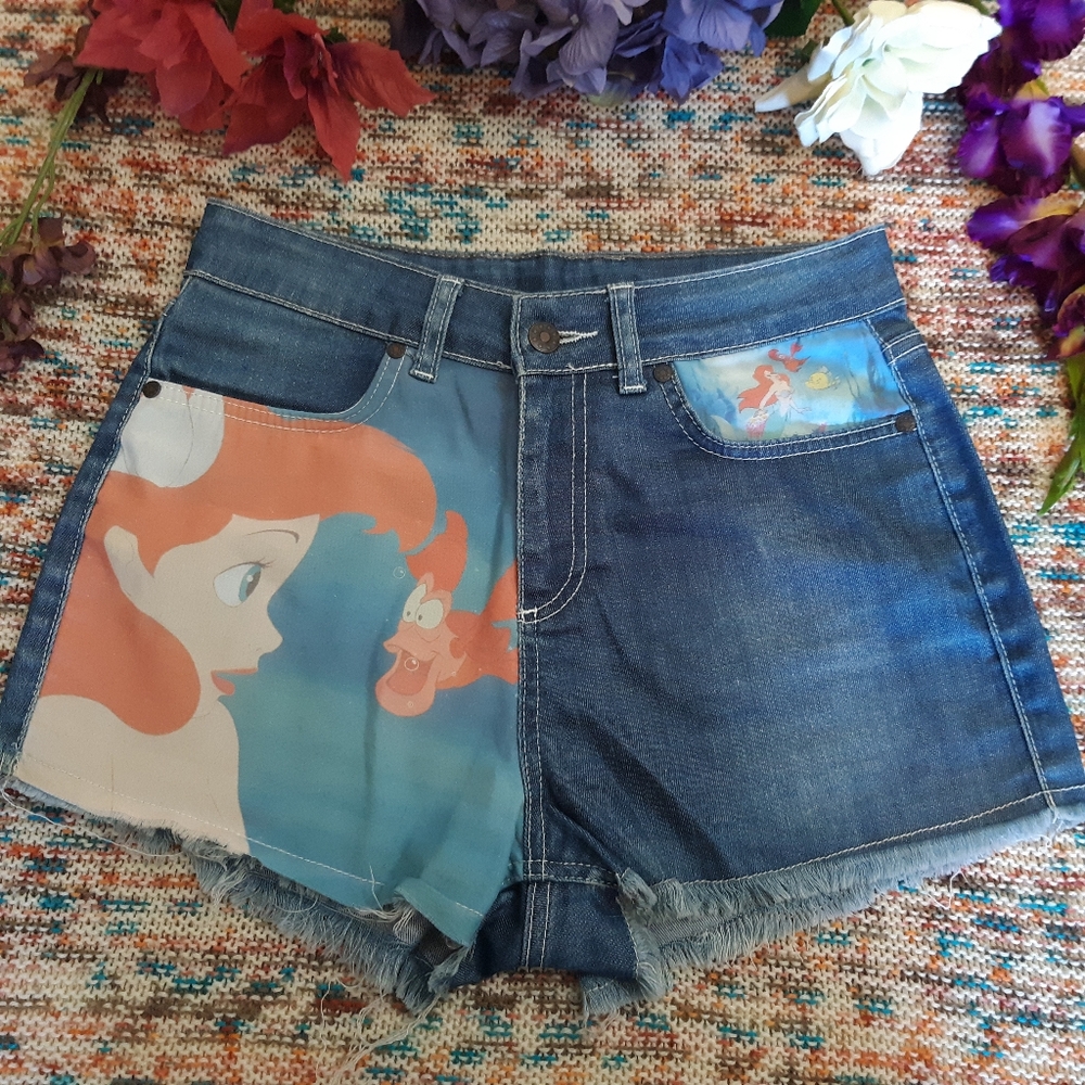 Disney shorts with little mermaid design: Ariel and Sebastian. Size M (8-10)